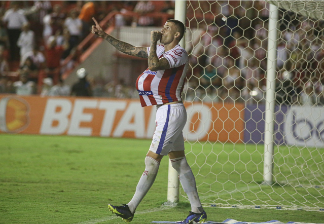 Com gols de Maur&iacute;cio e Jobson, N&aacute;utico vence o CRB por 2 a 1