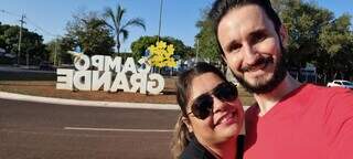 Fabiana Mercado e Gustavo Lobo estão aproveitando os 30 dias de moradia em Campo Grande. (Foto: Arquivo pessoal)