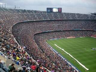 Estádio lotado durante jogo de futebol. (Foto: Pixabay/Pexels)
