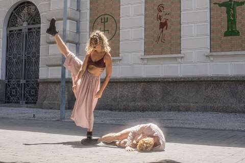 Companhia de dança faz campanha para realizar sonho de se apresentar em Paris