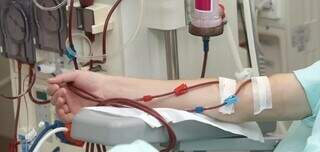 Máquina realiza procedimento de hemodiálise em paciente renal. (Foto: Divulgação/IESPE)