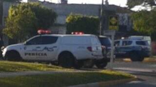 Perícia e equipes policiais no local do atentado em Ponta Porã (Foto: Ponta Porã News)