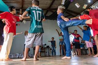 Projeto Daçurbana com crianças na sede da Cufa (Central Única das Favelas). (Foto: Reginaldo Borges)