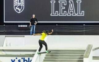 Rayssa Leal faz manobra de skate durante prova feita neste domingo. (Foto: Street League Skateboarding)