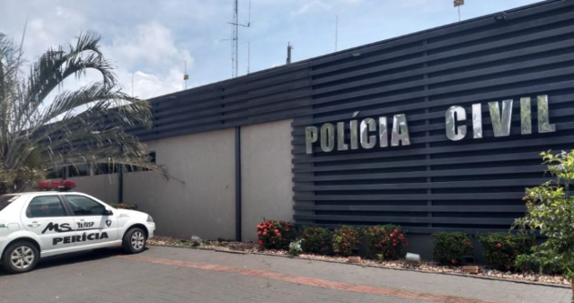 Leiturista de &aacute;gua mata cadela a pauladas ao ser atacado; pol&iacute;cia investiga 