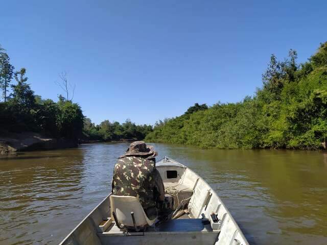 Com cardumes se avolumando para piracema, PMA monitora Rio Miranda