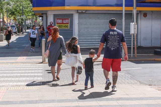 Maioria das lojas fecha e Centro tem pouca op&ccedil;&atilde;o para presente de &uacute;ltima hora