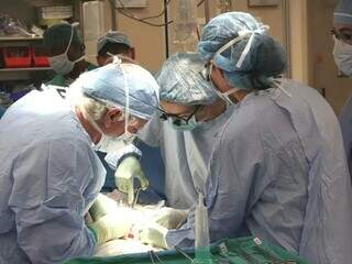 Cirurgias de transplante realizada no ano passado, na Santa Casa de Campo Grande. (Foto: Divulgação)