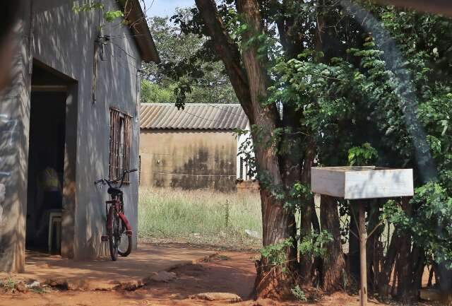 Baleado, ladr&atilde;o invade casa e pede para se esconder at&eacute; chegar socorro