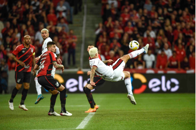 Flamengo bate Athletico-PR com gola&ccedil;o de Pedro e avan&ccedil;a em torneio