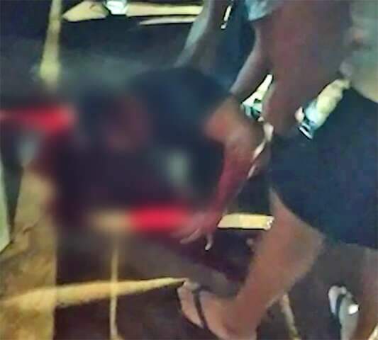 V&iacute;deo: Alvo de 12 tiros, homem morre em hospital