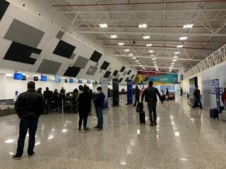 Movimentação na área interna do Aeroporto Internacional de Campo Grande. (Foto: Arquivo)
