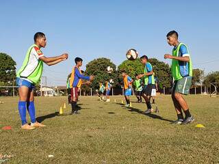 Atletas indígenas durante treinamento para oTorneio na Capital. (Foto: Divulgação | TRT-MS)