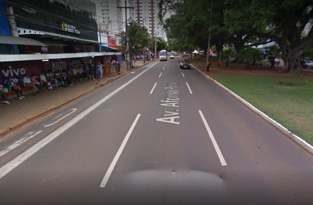 Mulher &eacute; furtada por trio em &ldquo;empurra-empurra&rdquo; de &ocirc;nibus