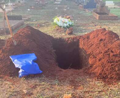 Cemitério erra e família tem de assistir exumação de pai e filho