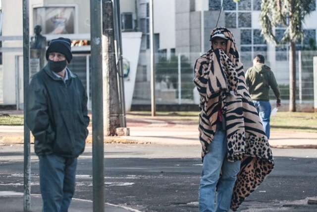 Casaco esquecido no guarda-roupa entra em cena para &quot;curtir&quot; &uacute;ltimo frio do ano