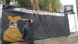 Em protesto, bancários pedem reajuste, segurança e fim de metas abusivas Em protesto, bancários pedem reajuste, segurança e fim de metas abusivas
