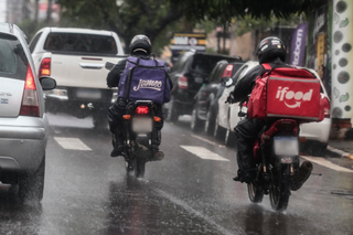 Em dia de frio ou chuva, vendas pelo delivery aumentam em até 50%, de acordo com empresários. (Foto: Marcos Maluf)