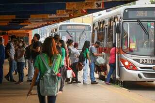 Movimentação de ônibus do Consórcio Guaicurus no Terminal General Osório. (Foto: Henrique Kawaminami/Arquivo)