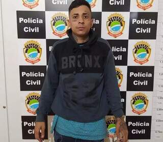 Vinicius foi solto em fevereiro e vendia drogas em casa do Jardim Aeroporto. (Foto: Direto das Ruas)