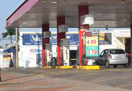 É possível encontrar gasolina a R$ 4,89; preço de janeiro de 2022