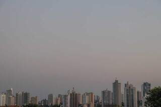 Céu aberto nesta manhã em Campo Grande (Foto: Henrique Kawaminami)