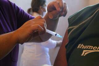 Conforme o vacinômetro do Ministério da Saúde, 474,6 milhões de doses de vacinas contra contra a covid-19 já foram aplicadas. (Foto: Campo Grande News/Arquivo)