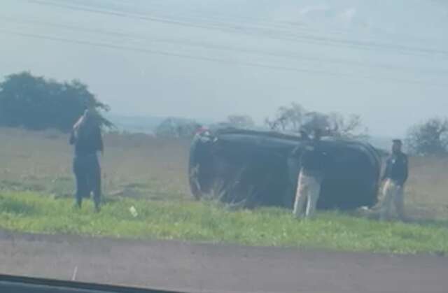 Traficante capota carro lotado de drogas ap&oacute;s persegui&ccedil;&atilde;o e disparos da pol&iacute;cia