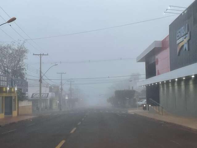 Dia começa com frio e nevoeiro no interior, mas temperaturas sobem