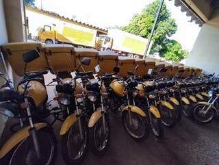 Motocicletas dos Correios que serão leiloadas. (Foto: Divulgação / Correios)