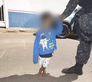 De madrugada, menino de 2 anos &eacute; encontrado sozinho em rua do Lageado