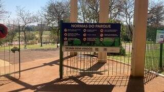 Placas com horários diferentes confundem frequentadores do Parque das Nações Placas com horários diferentes confundem frequentadores do Parque das Nações