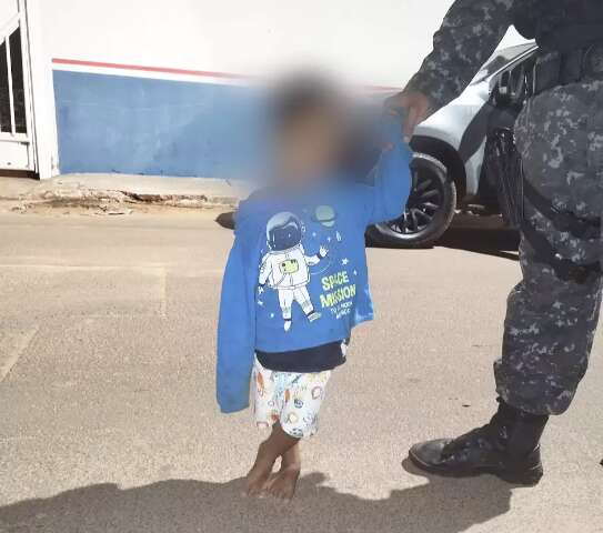 De madrugada, menino de 2 anos &eacute; encontrado sozinho em rua do Lageado