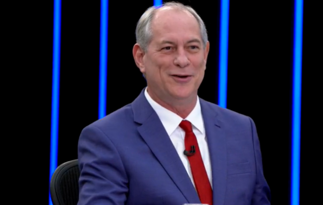 Governo de &quot;ideias&quot; de Ciro Gomes tem plebiscitos e aux&iacute;lio de R$ 1 mil  