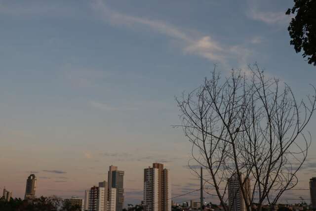 Sol predomina e máxima pode chegar aos 34ºC nesta terça em MS