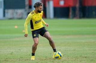 Gabriel domina a bola no último treino pelo Flamengo (Foto: Divulgação)