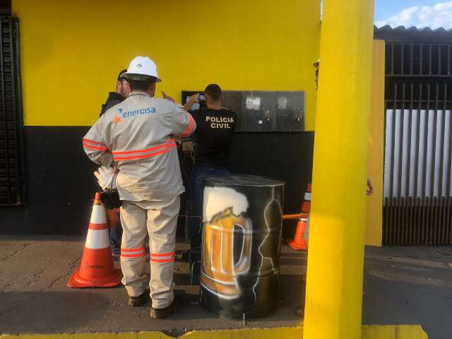 Concession&aacute;ria flagra duas conveni&ecirc;ncias com &quot;gato&quot; de energia el&eacute;trica 