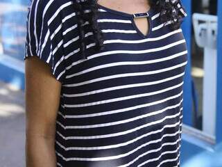 Mãe já havia abandonado 3 vezes filhos encontrados entre fezes e comida podre Mãe já havia abandonado 3 vezes filhos encontrados entre fezes e comida podre