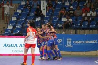 Meninas da Serc/UCDB comemoram gol sobre time gaúcho (Foto: Divulgação)