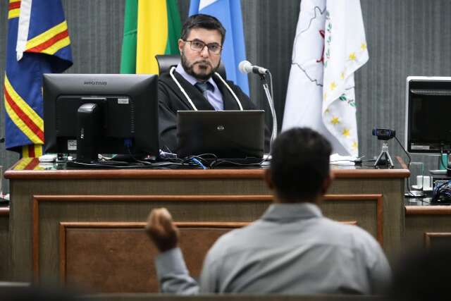 Apesar de matar mulher com 18 facadas, homem diz que s&oacute; se defendeu de ci&uacute;mes