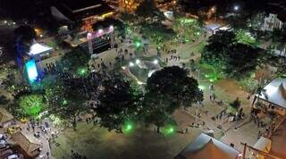 Estrutura do Festival montada na Praça da Liberdade, em Bonito (Foto: Chico Ribeiro)