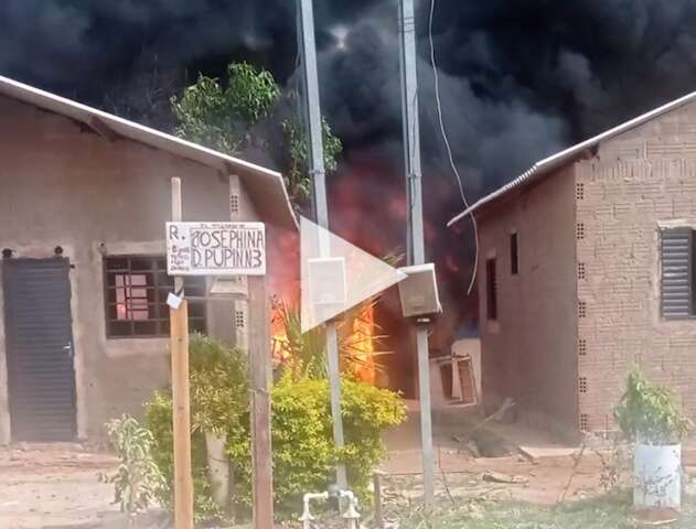 &ldquo;S&oacute; tenho a roupa do corpo&rdquo;, diz moradora e perdeu tudo em inc&ecirc;ndio