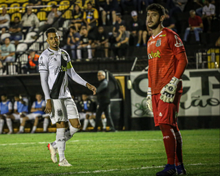 Jogadores em campo durante a partida desta noite (25). (Foto: Gustavo Ribeiro/Novorizontino)