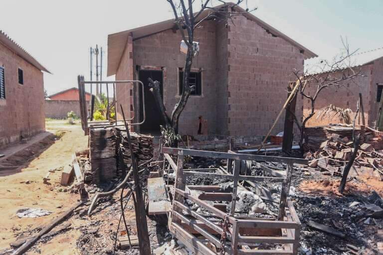 Casas de alvenaria estão previstas para serem entregues em duas semanas. (Foto: Marcos Maluf)