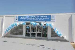 Fachada do prédio da nova USF que ficou pronta após sete anos de espera dos moradores da região do Santa Emília. (Foto: Marcos Maluf)
