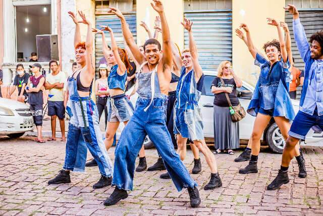 Cia de Dança do Pantanal inicia turnê sobre 'amores esquecidos'
