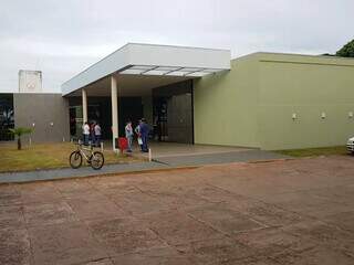 Hospital Regional de Amambai, onde vítima foi abandonada pelo namorado (Foto: Divulgação)