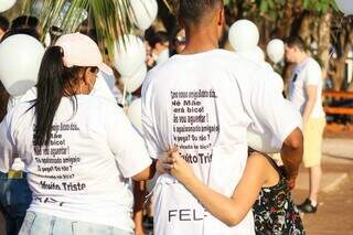 Amigos e familares de Batata usaram camisetas com frases em sua homenagem. (Foto: Henrique Kawaminami)