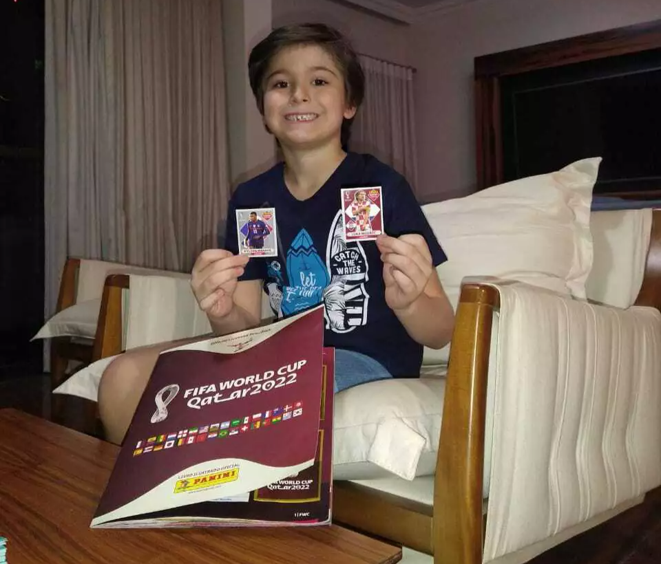 Figurinha Extra Sticker Bordô Mbappe Copa Do Mundo 2022