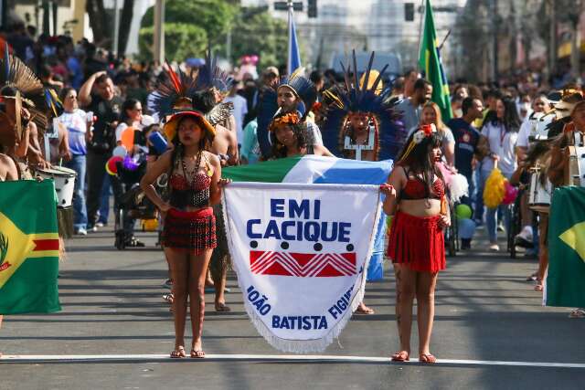 Ap&oacute;s 2 anos suspenso, desfile retorna com participa&ccedil;&atilde;o ind&iacute;gena in&eacute;dita